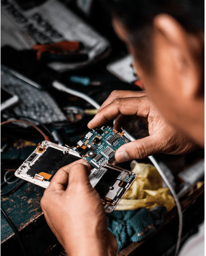 Mobile repair and service management screen